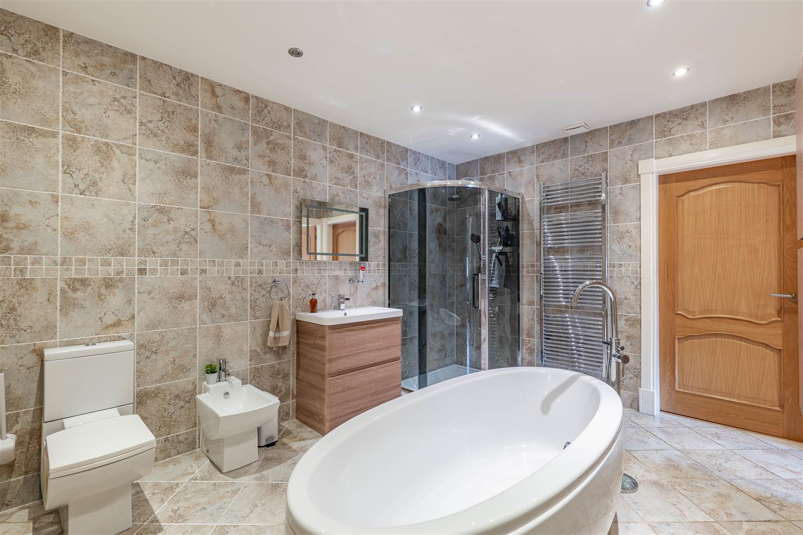 6 bed property in Church Street, Preston